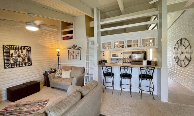 Clear Lake Condominio | *HARBOR VIEW* COZY 1 BEDROOM CONDO WITH LOFT INDOOR/OUTDOOR POOL/HOTUB