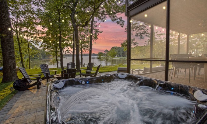 Chestertown Casa | Harbor View Haven | Waterfront w/ Hot Tub + Dock!