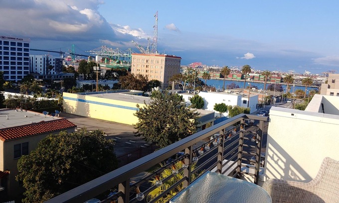 Central San Pedro Casa | Harbor Views and city lights-Walk to everything