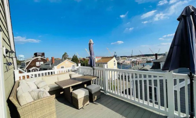 Kittery Casa | Harbor Vista House⚓️ 3rd FLR deck,Walk to Portsmouth