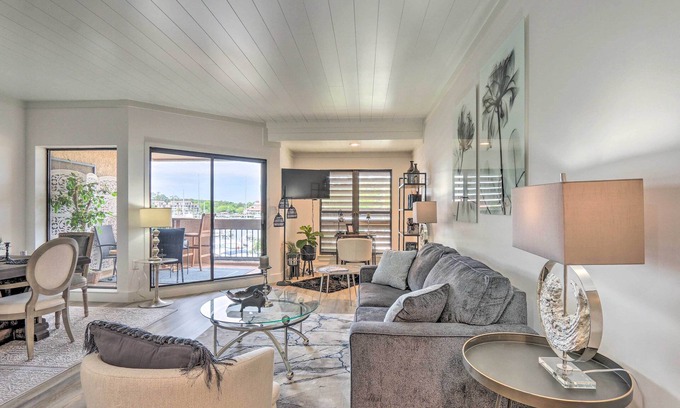 Shelter Cove Condominio | Harborfront Hilton Head Condo with Sunset Views!