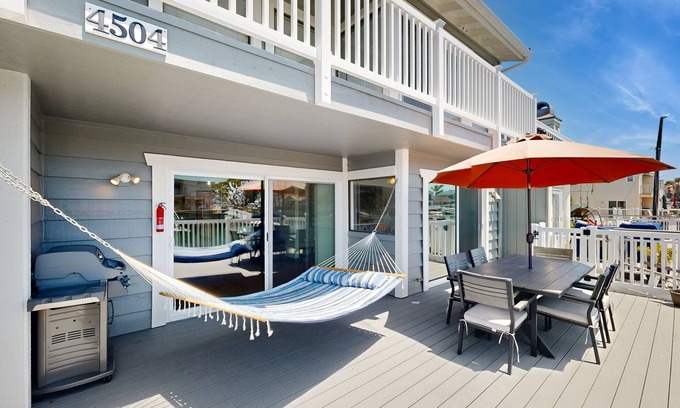 Channel Islands Casa | Harborside home in Oxnard with short walk to beach - bring your boat