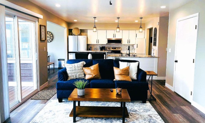 Huron Casa | Harborview 3-6-8 on Main