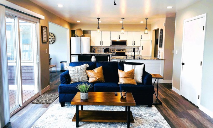 Huron Condominio | Harborview 3-6-8 on Main