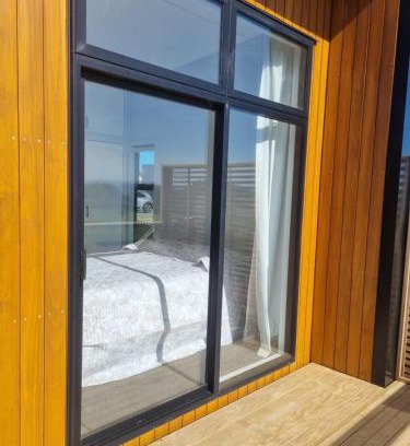 Clarks Beach Apartamento | Harbour and rural views