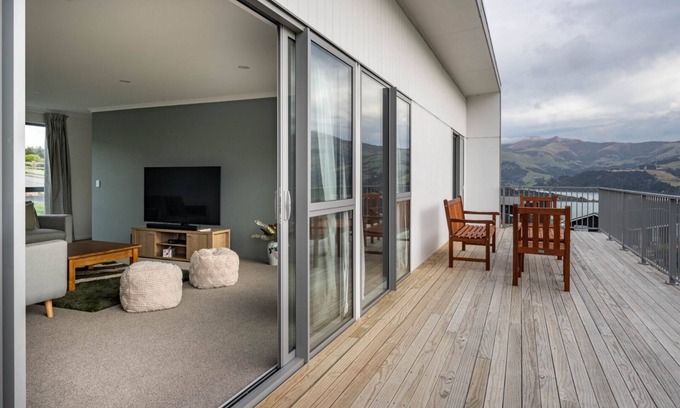 Duvauchelle Casa | Harbour Heights - Akaroa Holiday Home