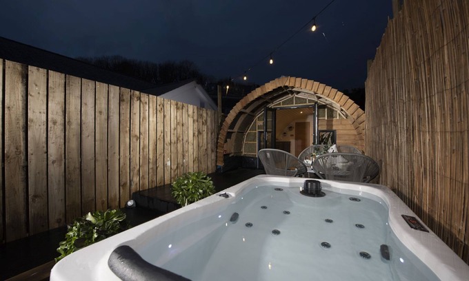 Newlyn Chalet De Esquí | Harbour Hideaway - a chalet that sleeps 2 guests in 1 bedroom