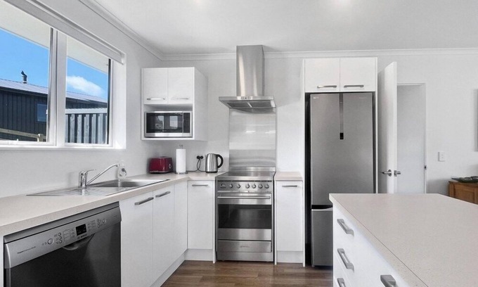 Duvauchelle Casa | Harbour View 3-Bedroom Retreat