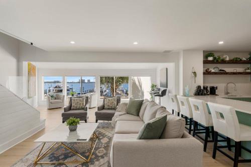 Upper Grand Lagoon Casa | Harbour Villa 4219