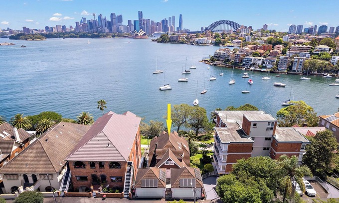 Cremorne Point Casa | Harbourfront Haven –4BR Retreat with Stunning Views of Sydney’s Iconic Landmarks