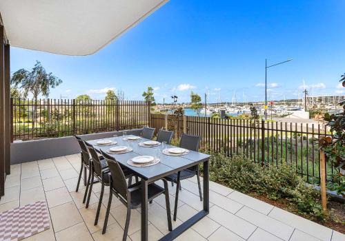 Shell Cove Apartamento | Harbourside Delight - Waterfront Oasis