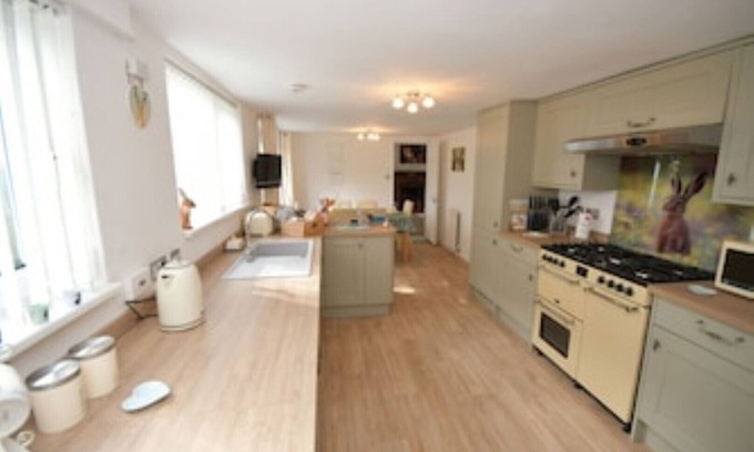 Woodhall Spa Casa | Hare Lodge - Spacious 2 Bedroom Attached Bungalow With Parking and Garden