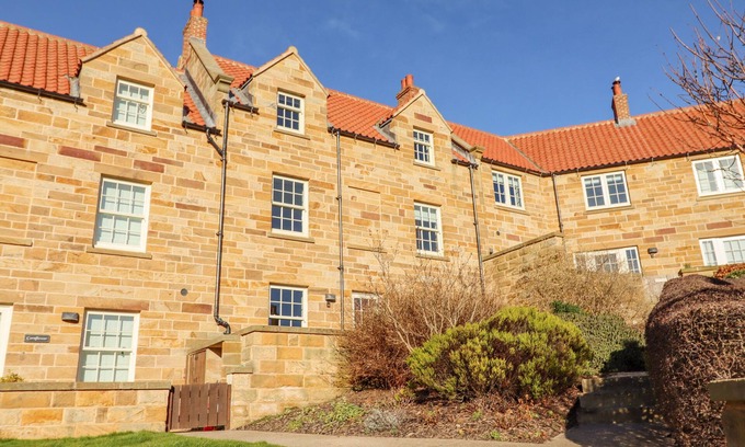 Sandsend Cabaña | HAREBELL, pet friendly, luxury holiday cottage in Sandsend