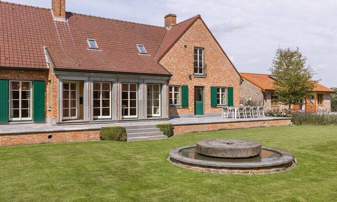 Bavikhove Casa | Harelbeke Retreat: Rural House with 5 Bedrooms