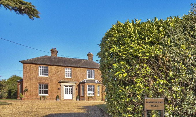 Ipswich Casa | Harkstead Hall By Group Retreats