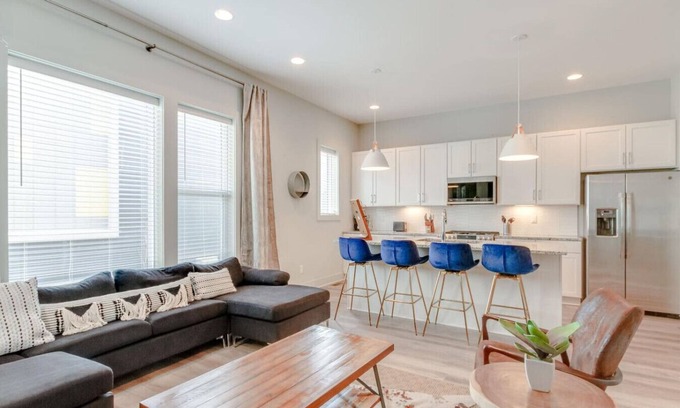 Talbot's Corner Casa | Harmony of Nashville – Dual Townhomes – 14 Beds