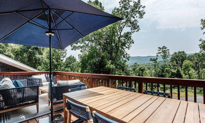 Front Royal Casa | Harmony Ridge Hideaway: mountain retreat w/hot tub