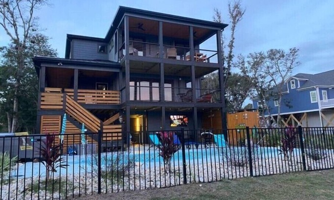 Long Beach Apartamento | Harrell’s Haven-Waterfront, Dock, Pool/Hot tub