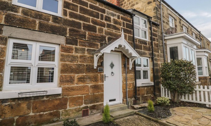 Marske-by-the-Sea Cabaña | HARRINGTON COTTAGE, pet friendly, with a garden in Marske-By-The-Sea