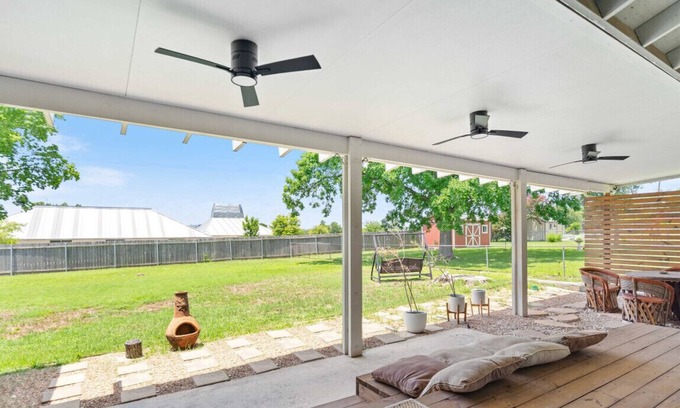 McNeil Casa | Stylish 3BR Home Near Domain ✦ Big Yard, King Suite, Pet Friendly + Free Parking