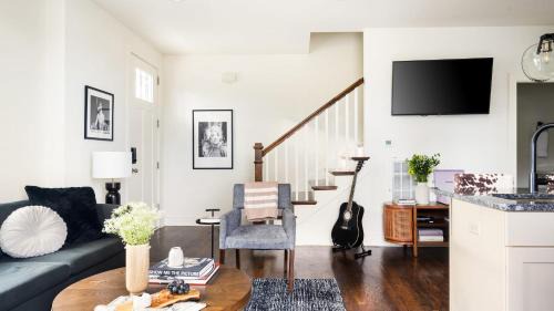 Chestnut Hill Casa | Hart Suite Buyout 3 by AvantStay Two Town House Buyout w Modern Amenities in Nashville