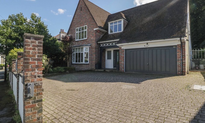 Plymouth Cabaña | HARTLEY LODGE, family friendly, with open fire in Plymouth