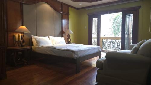 Valenzuela Casa | Hassan Sisters' EnSuites