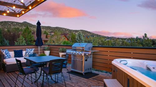 Powell Butte Casa | Hat Rock Loop by AvantStay Secluded Powell Butte Escape w Hot Tub Views