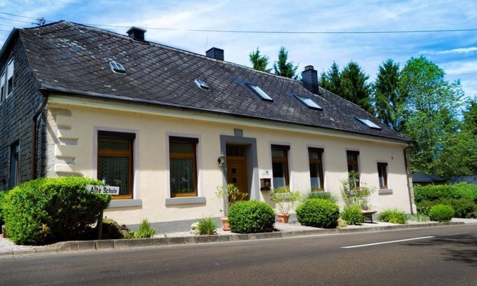 Elchweiler Apartamento | Haus Alte Schule - Holiday apartment "Bergkristall"