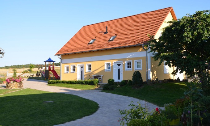 Neunburg vorm Wald Apartamento | Haus Anna mit Zwei Schlafzimmern und Terrasse