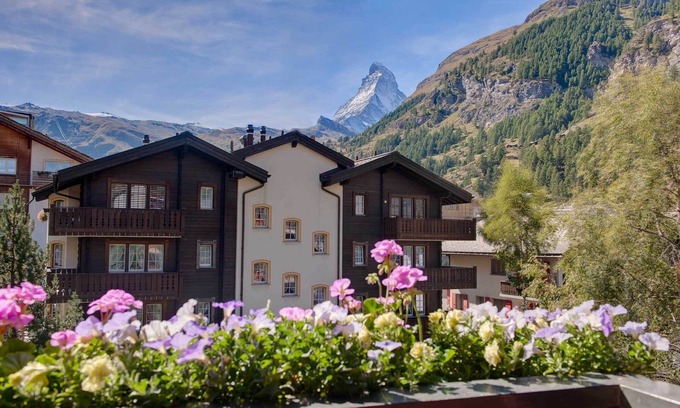 Zermatt Apartamento | Haus Arbgrat - Stunning 3rd floor apartment with Matterhorn views.