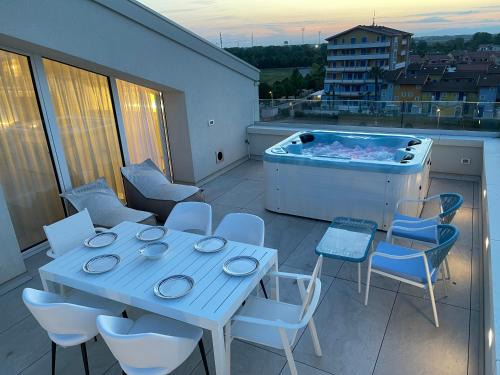 Caorle Apartamento | Haus Margarete - Attico Infinity Vista Mare con Jacuzzi - Agenzia Cocal
