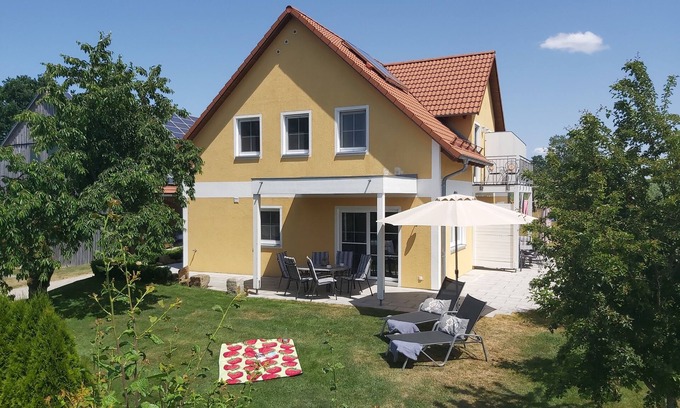 Neunburg vorm Wald Apartamento | Haus Maria mit Zwei Schlafzimmern und Terrasse