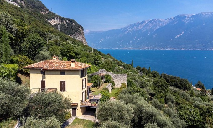 Gargnano Casa | Haus mit tollem See -und Bergblick