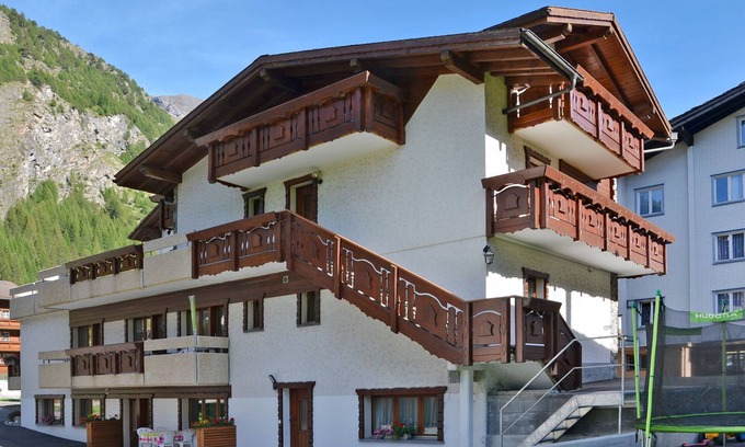 Saas Grund Apartamento | Haus Quelle by Interhome
