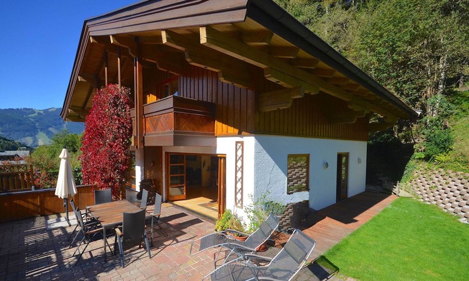 Zell am See Chalet De Esquí | Villa Thumersbach villa espaciosa con gran terraza y sauna, a 150 m del autob�s de esquí