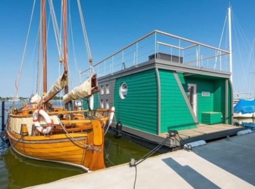 Barth Casa | Hausboot Smaragd mit großem Sonnendeck und inklusive Wäschepaketen