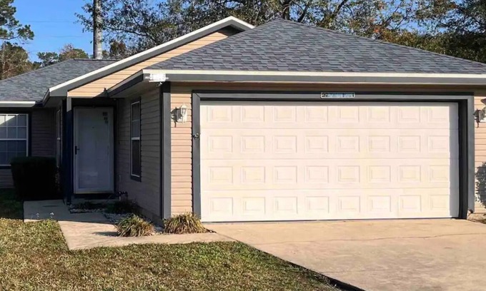 Northside Casa | Have a comfortable and cozy stay at the blue house!