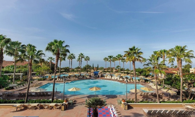 Newport Coast Condominio | Have a relaxing getaway along California's beautiful coast from 08/03-08/10!