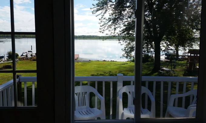 Central Square Cabaña | Have a restful vacation on Oneida Lake: full house, yard, and lakefront property