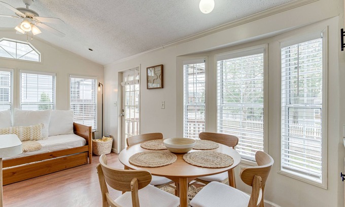Monteagle Cabaña | Have the Sweetest Dreams @ the Honey Bear Cottage!