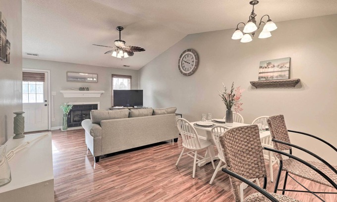 Havelock Casa | Havelock Home w/ Fenced Yard - 6 Mi to Beach!