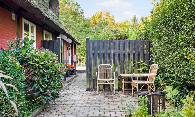 Faldsled Apartamento | Haven in village by water and famed inn