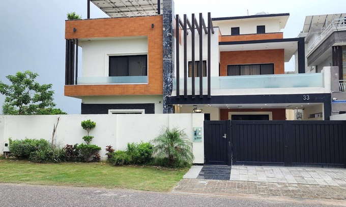 Islamabad Casa | Haven Lodge, 7BR stylish holiday home with hot tub & mountain view