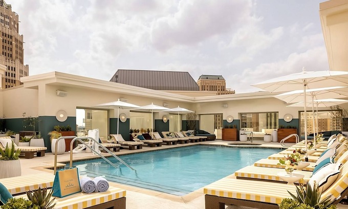 Downtown San Antonio Hotel | Haven of Indulgent Relaxation! 4 River View Units, Dogs Allowed, Outdoor Pool