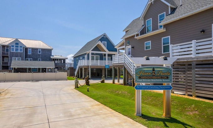 Nags Head Casa | Haven on the Banks: Semi-Oceanfront, Community Pool, Perfect for Wedding Parties