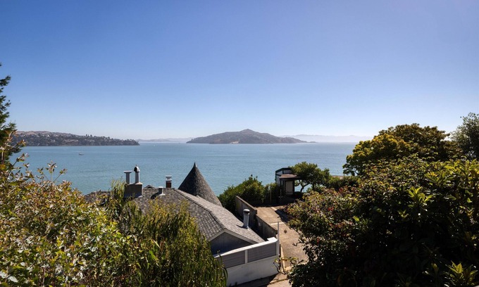 Sausalito Condominio | Haven SF - Stunning Views, Serenity, Minutes to SF