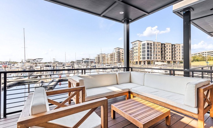 Downtown Wilmington Apartamento | Haven - Pet Friendly Houseboat, Downtown Wilmington