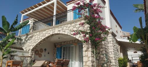 Ildır Koyu Villa | Havuzlu taş villa 2