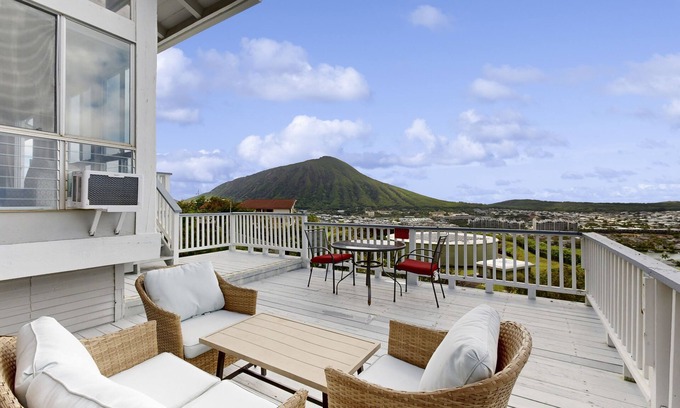 Hawaii Kai Casa | Hawaii Kai Dream with large lanai, ocean views, & a home office - near beaches